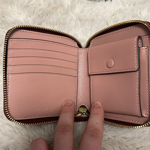 ✨ Tory Burch Leather Bi-Fold Wallet✨ - Picture 12 of 16